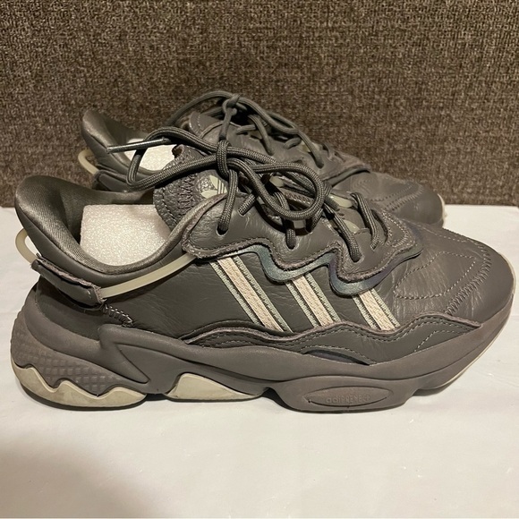 Adidas Ozweego Grey Ash Silver Sneakers Size 6 Women’s #EE5718 90’s Inspired Y2K - Picture 1 of 10